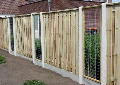 <p>Bent u op zoek naar een moderne en functionele afscheiding voor uw tuin? Dan zijn de gaaselementen van Tuindeco en Woodvision een uitstekende keuze. Deze elementen combineren een strak design met een robuuste constructie en bieden talloze mogelijkheden voor een stijlvolle en praktische afscheiding.</p>

<p><strong>Waarom kiezen voor gaaselementen?</strong></p>

<ul>
	<li><strong>Veelzijdigheid:</strong> Gaaselementen zijn verkrijgbaar in diverse hoogtes, maaswijdtes en kleuren. Hierdoor zijn ze geschikt voor zowel kleine als grote tuinen en passen ze bij elke stijl.</li>
	<li><strong>Doorzicht:</strong> Gaas zorgt voor een open en luchtige uitstraling in uw tuin. U kunt genieten van uw privacy, maar ook van het zicht op uw omgeving.</li>
	<li><strong>Duurzaamheid:</strong> Gaaselementen zijn gemaakt van hoogwaardige materialen, zoals gegalvaniseerd staal, waardoor ze roestbestendig en duurzaam zijn.</li>
</ul>
